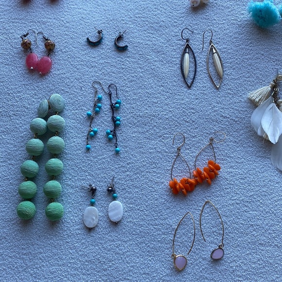36 pairs of earrings Many need to be polished. Think hoops are Kendra Scott - Picture 3 of 7